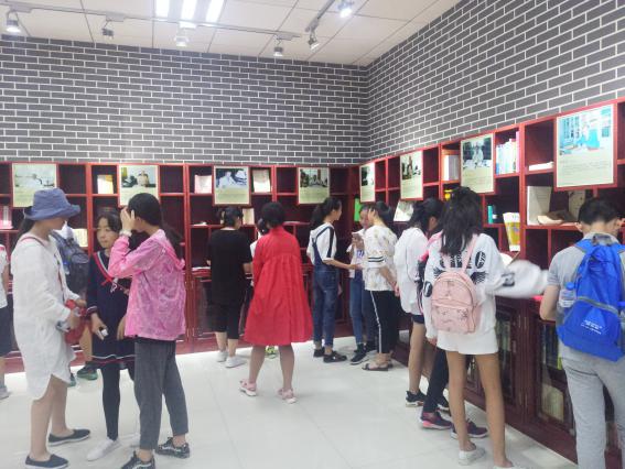参观图书馆继学书屋
