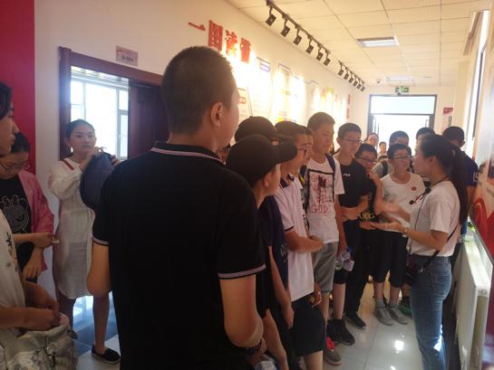 参观“杏林青马工程”基地